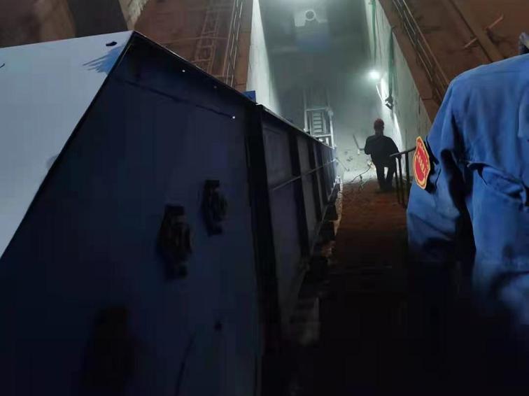 大傾角皮帶機現(xiàn)場圖片 大傾角皮帶機現(xiàn)場圖片